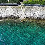 Brac Vila *
